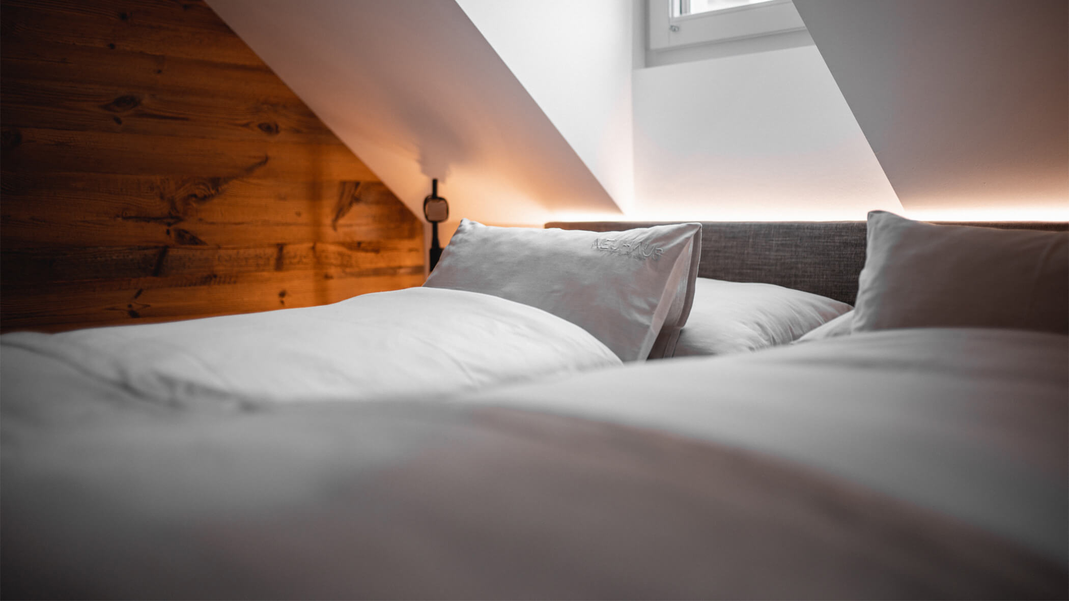 Apartment Alpin - Schlafzimmer - Neuhaus - Apartments & Historic Chalet in St. Sigmund