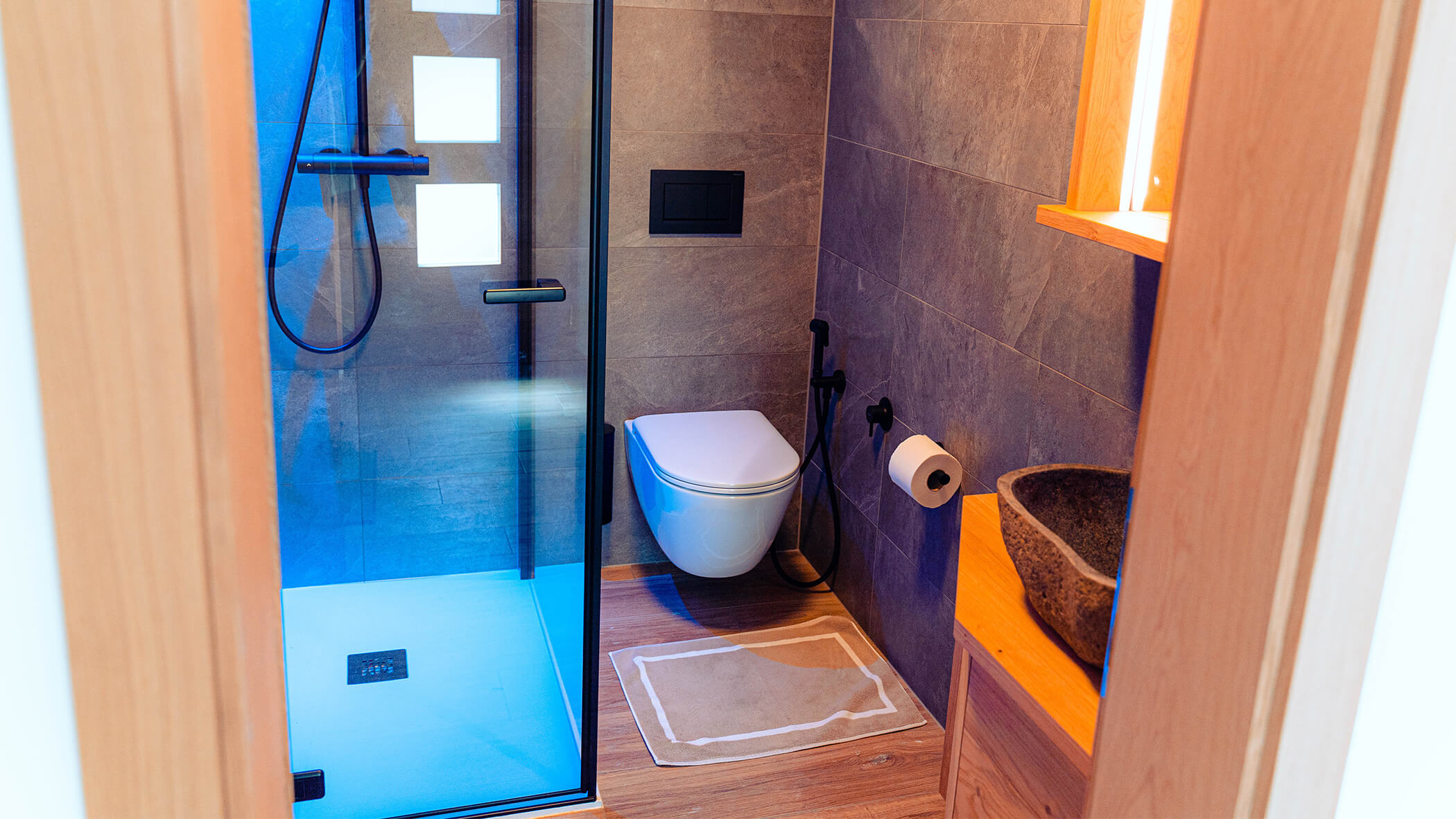 Apartment Superior - Badezimmer - Neuhaus - Apartments & Historic Chalet in St. Sigmund