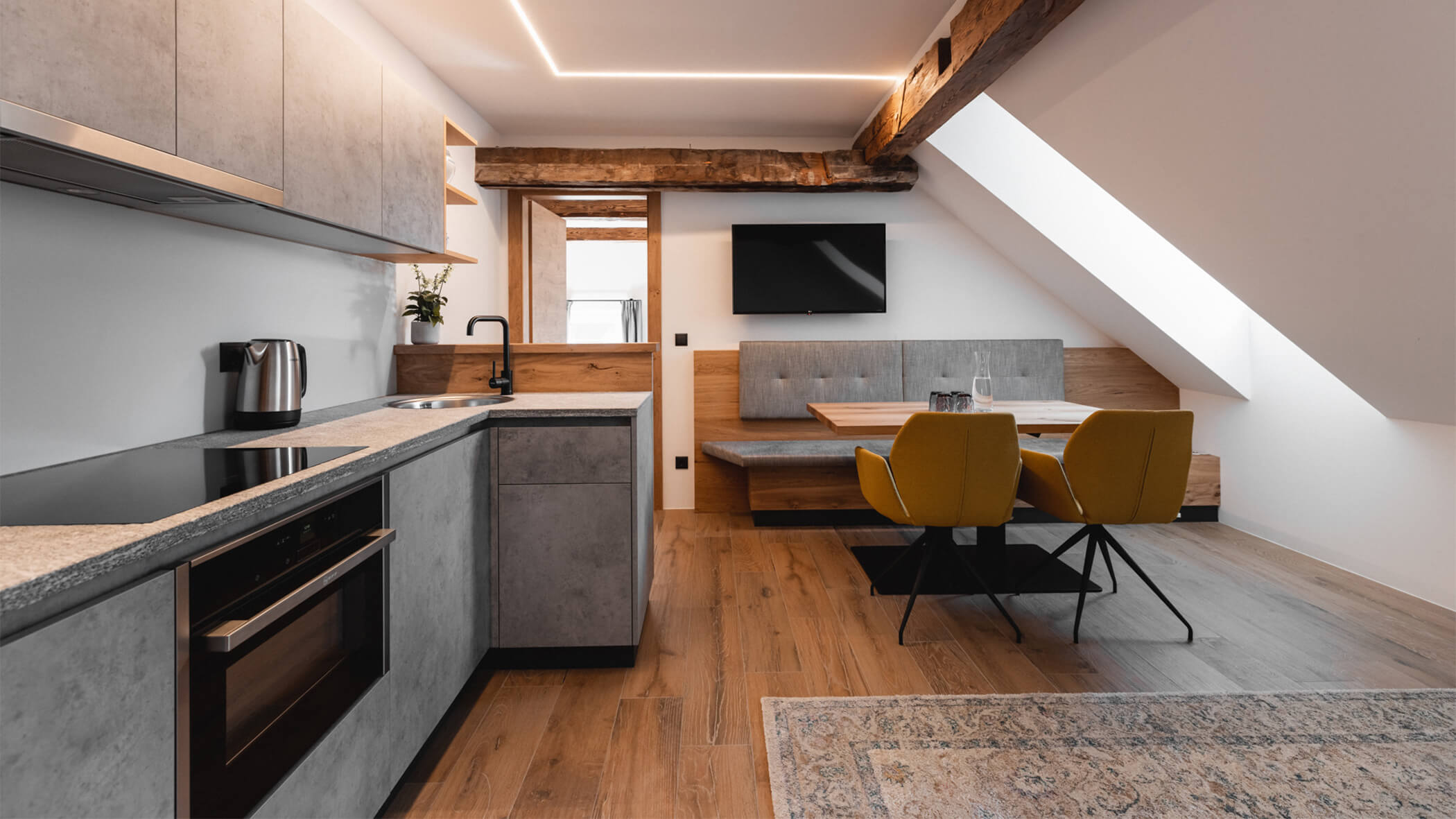 Apartment Zirm - Wohnbereich - Neuhaus - Apartments & Historic Chalet in St. Sigmund