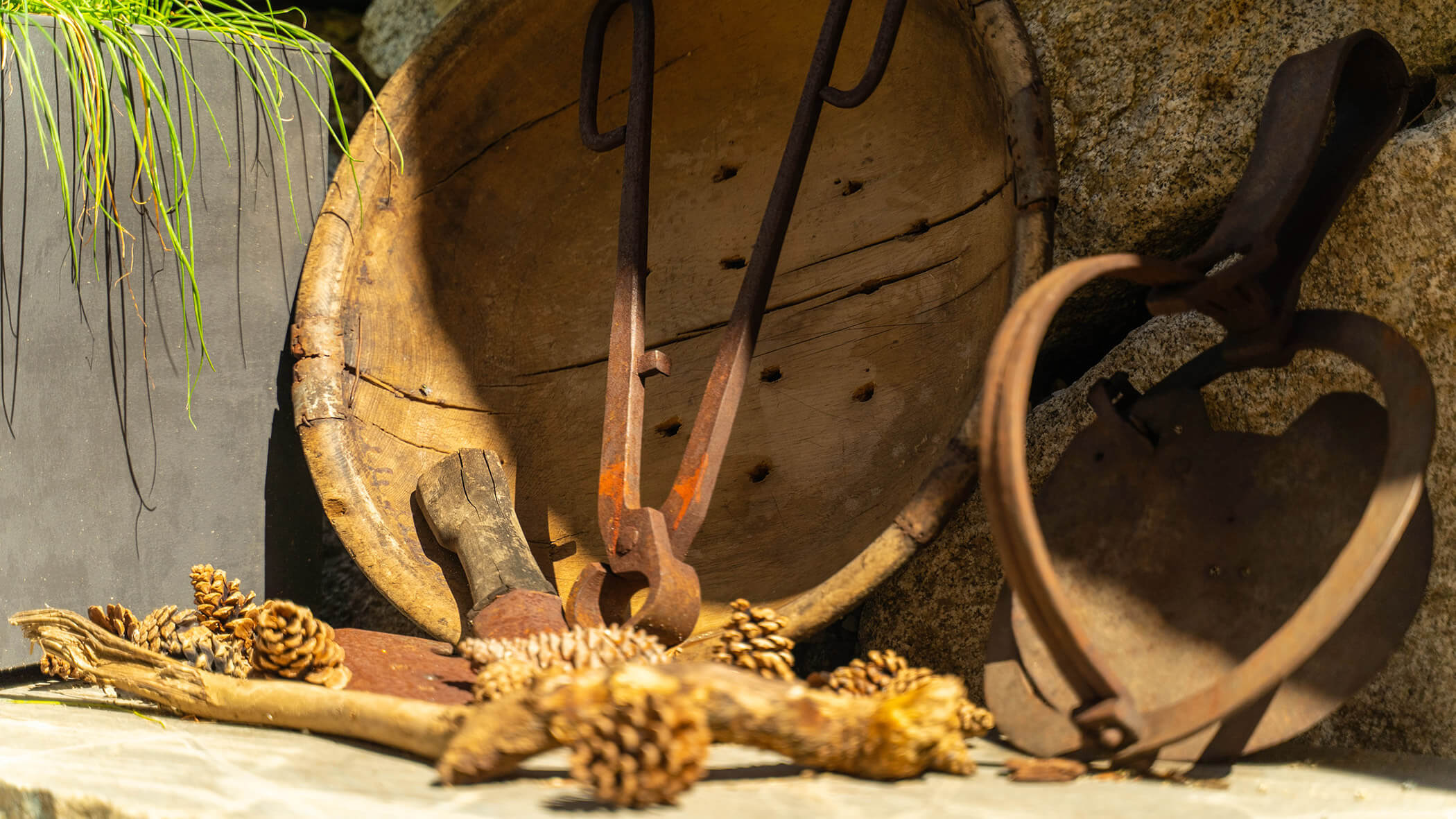 Dekoration aus Holz - Neuhaus - Apartments & Historic Chalet in St. Sigmund