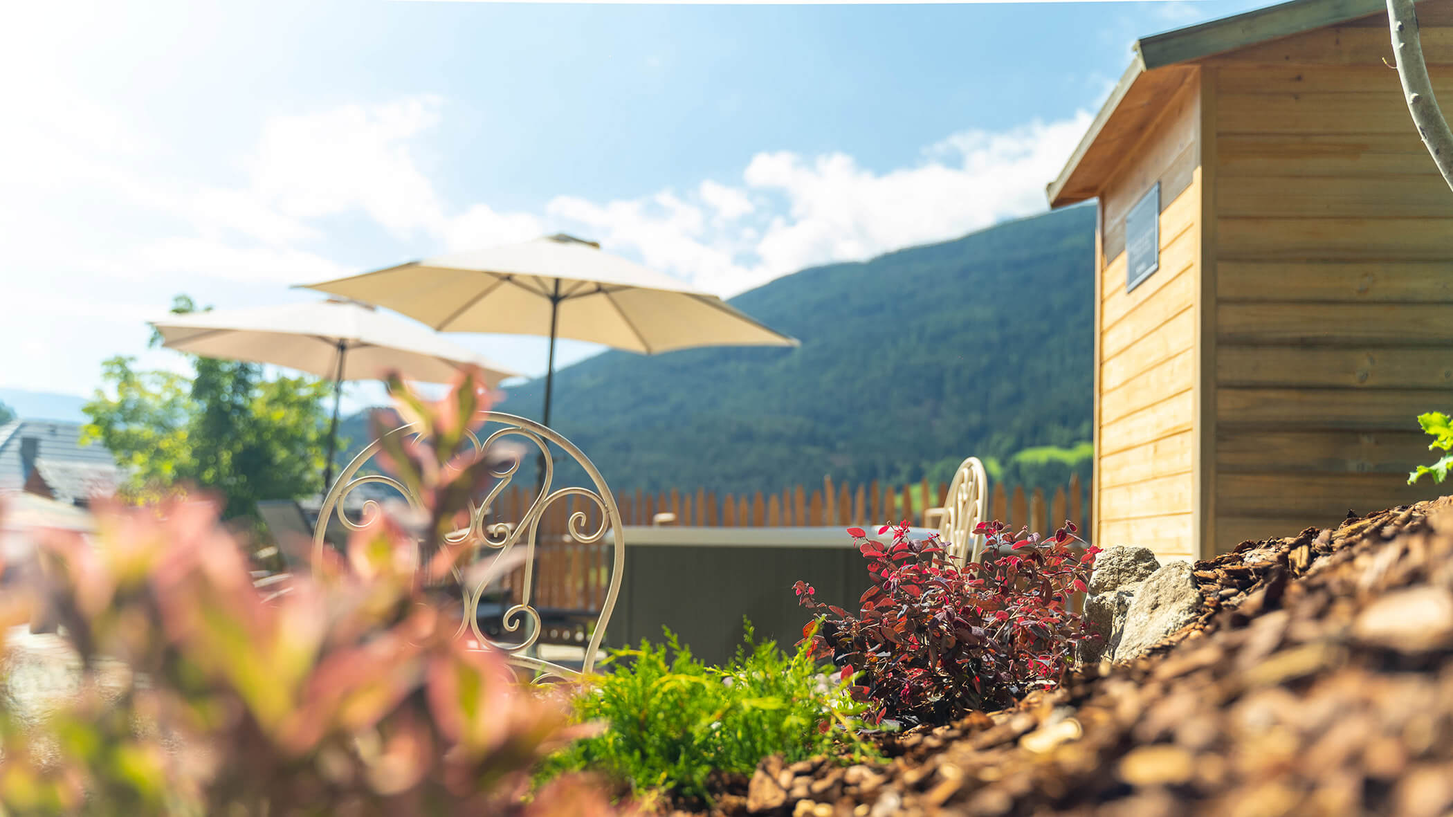 Herbst im Garten - Neuhaus - Apartments & Historic Chalet in St. Sigmund