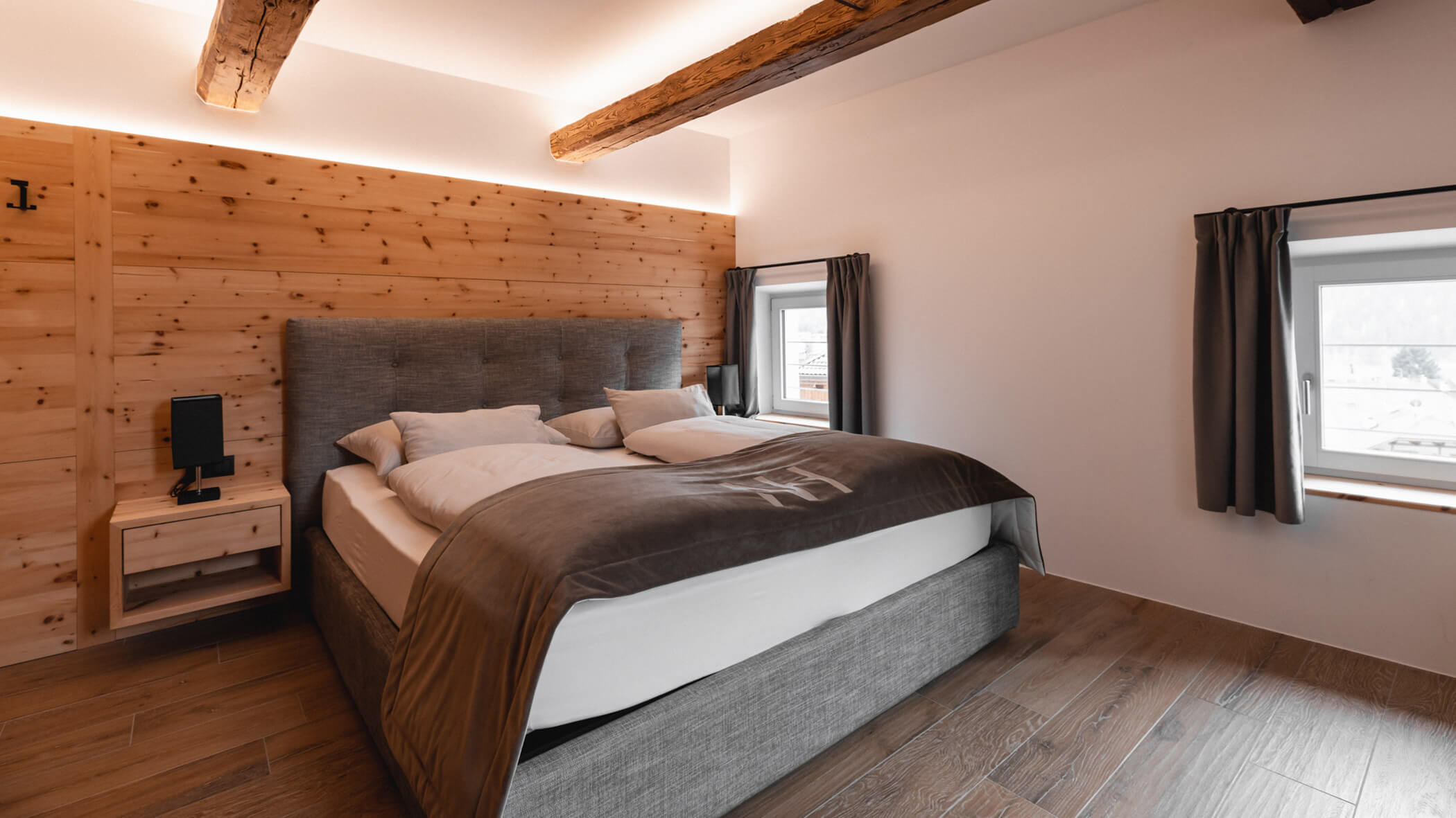 Apartment - Boxspringbett - Neuhaus - Apartments & Historic Chalet in St. Sigmund