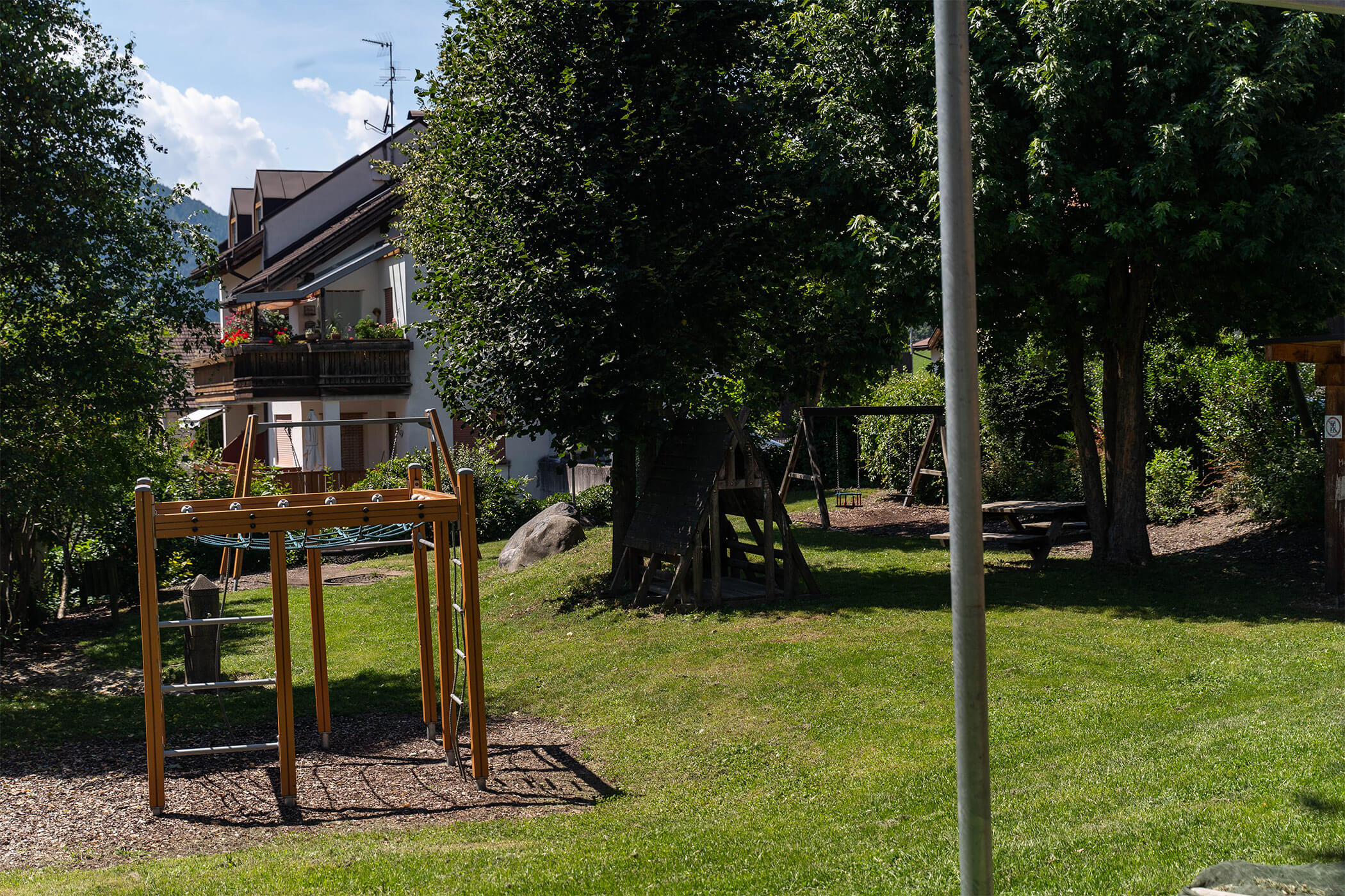 Spielplatz zum Austoben - Neuhaus - Apartments & Historic Chalet in St. Sigmund